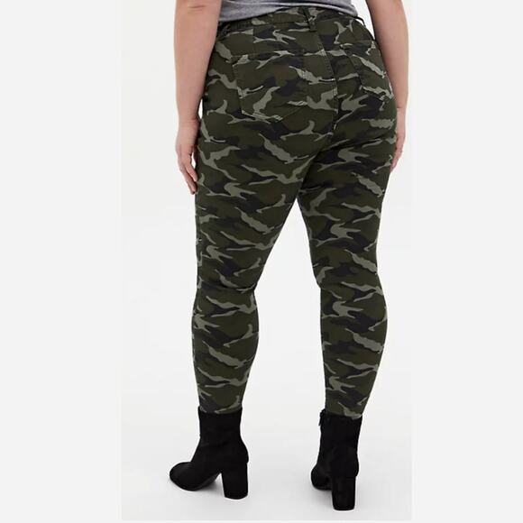 TORRID SKY HIGH SKINNY SIZE 18 CAMO TWILL PANT WITH SLIMMING COMPRESSION POCKETS - Picture 6 of 8